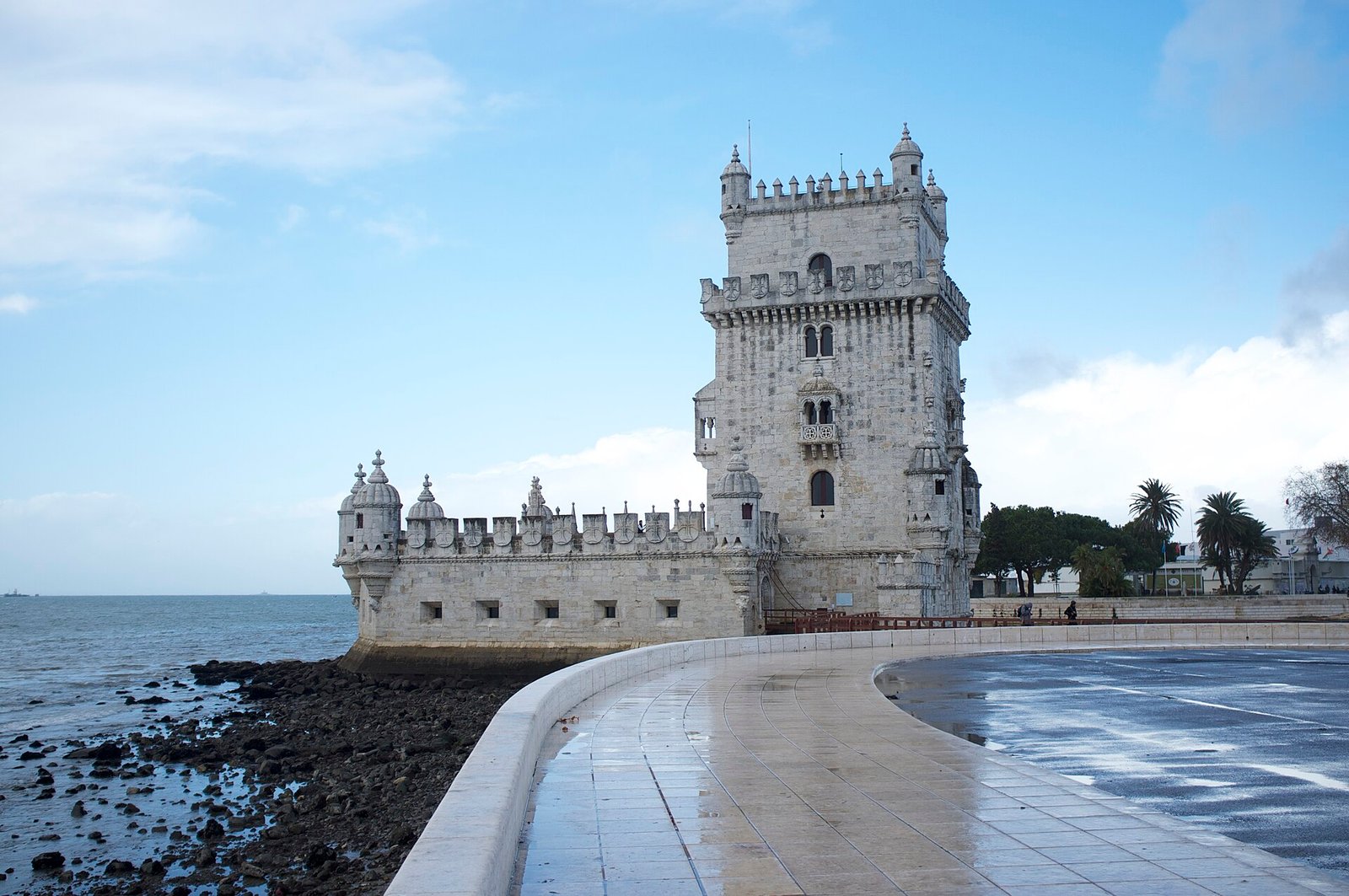 How to Save Money on a Trip to Lisbon